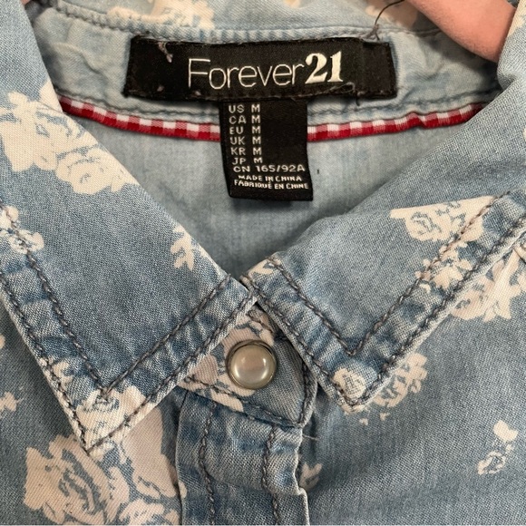 ⭐️(M) forever 21| floral denim button down - Picture 4 of 4